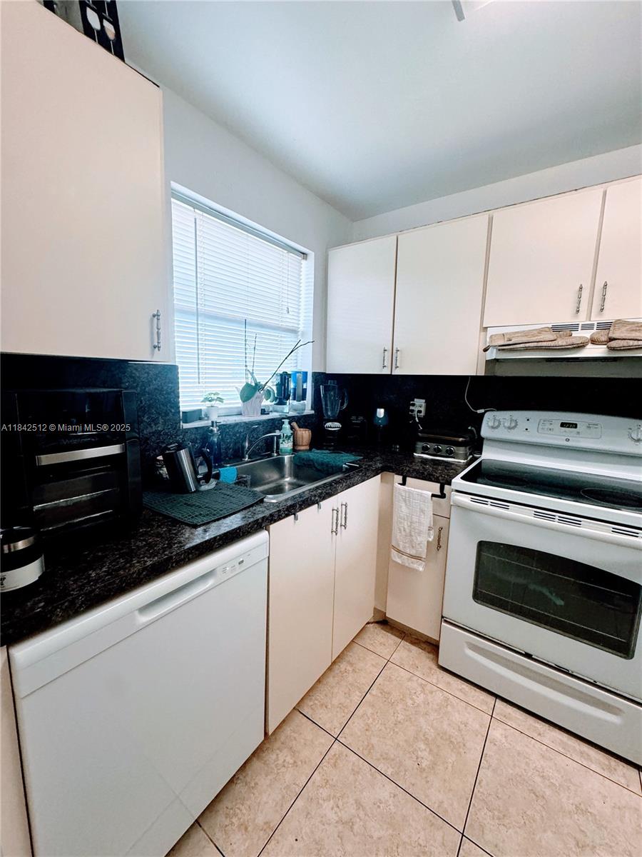 1621 SW 93rd Ct, Miami, Florida image 1
