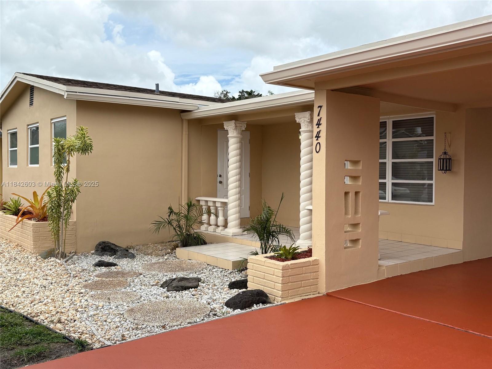Residential, Hollywood, Florida image 2