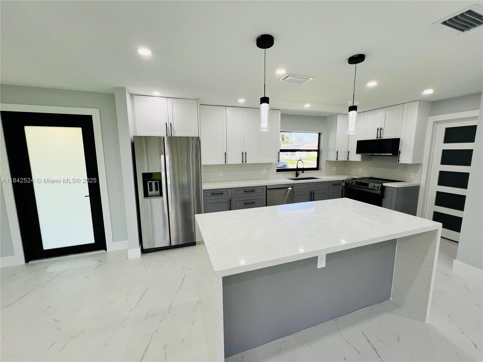 235 SE 44th St, Cape Coral, Florida image 1