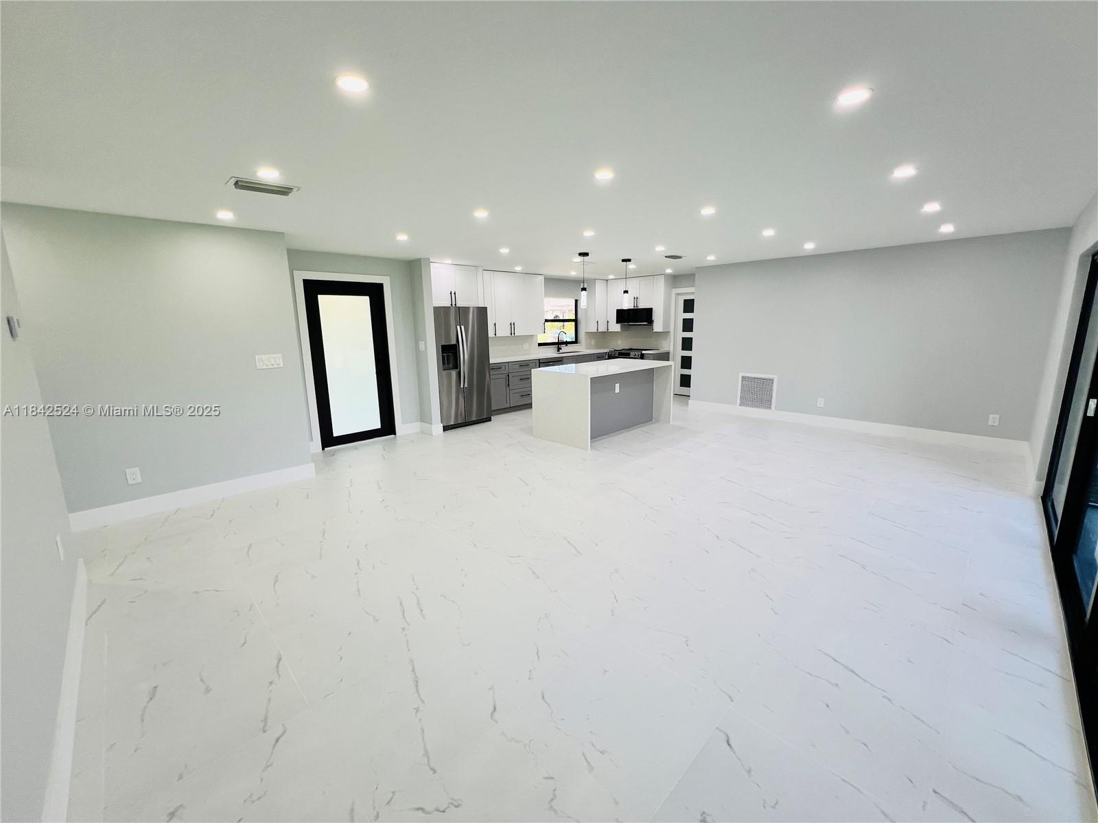 235 SE 44th St, Cape Coral, Florida image 3