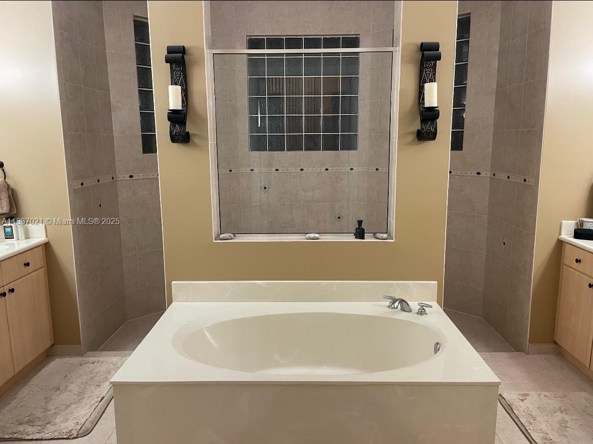 934 Gulfstream Ct, Weston, Florida image 45