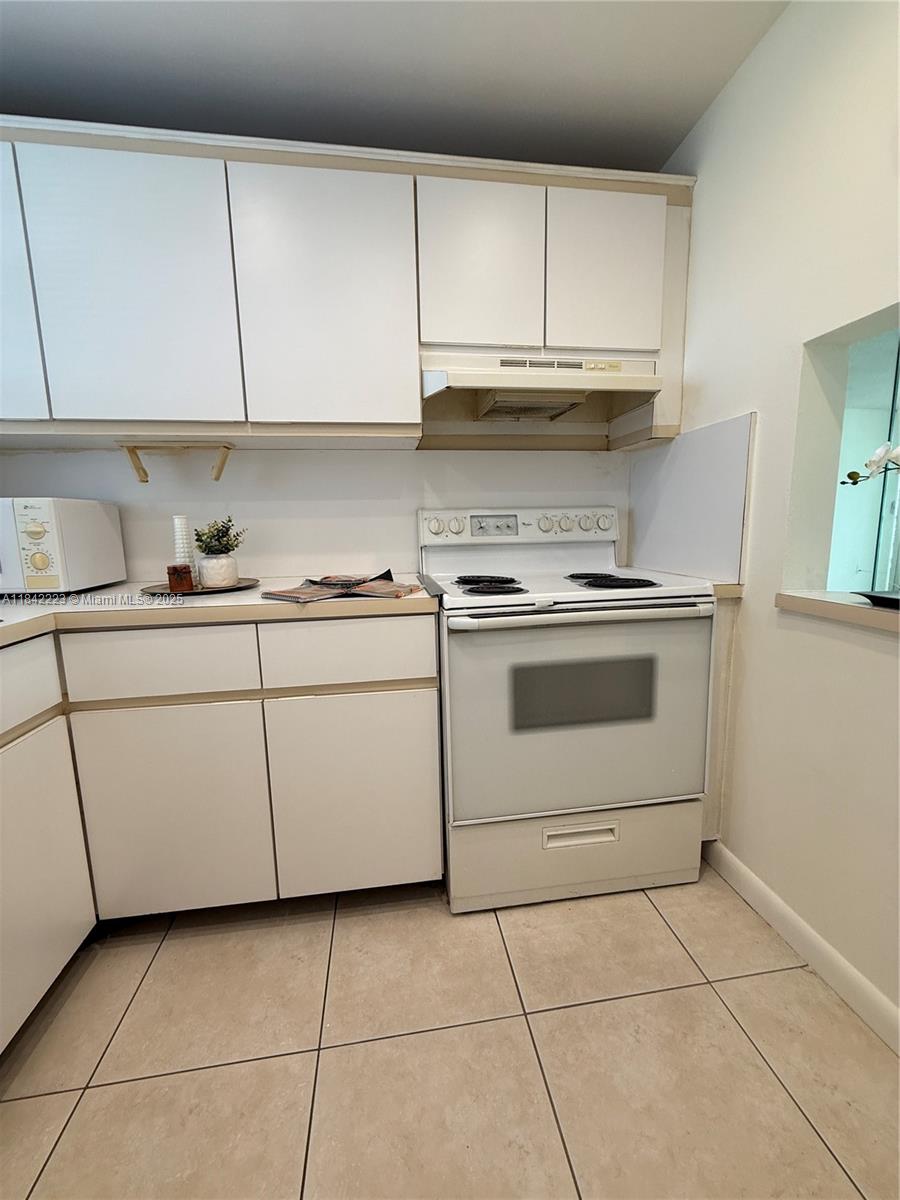 Residential, Sunrise, Florida image 13