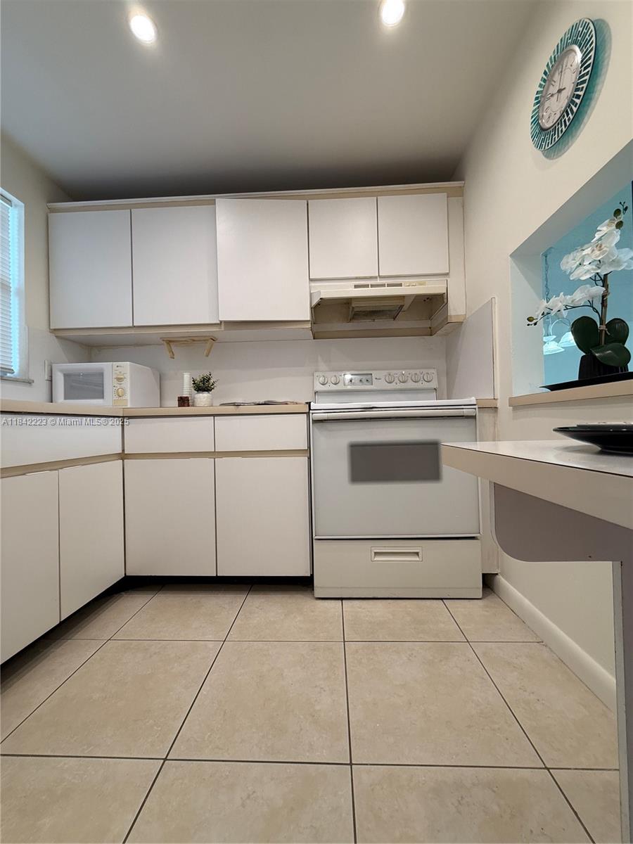Residential, Sunrise, Florida image 14