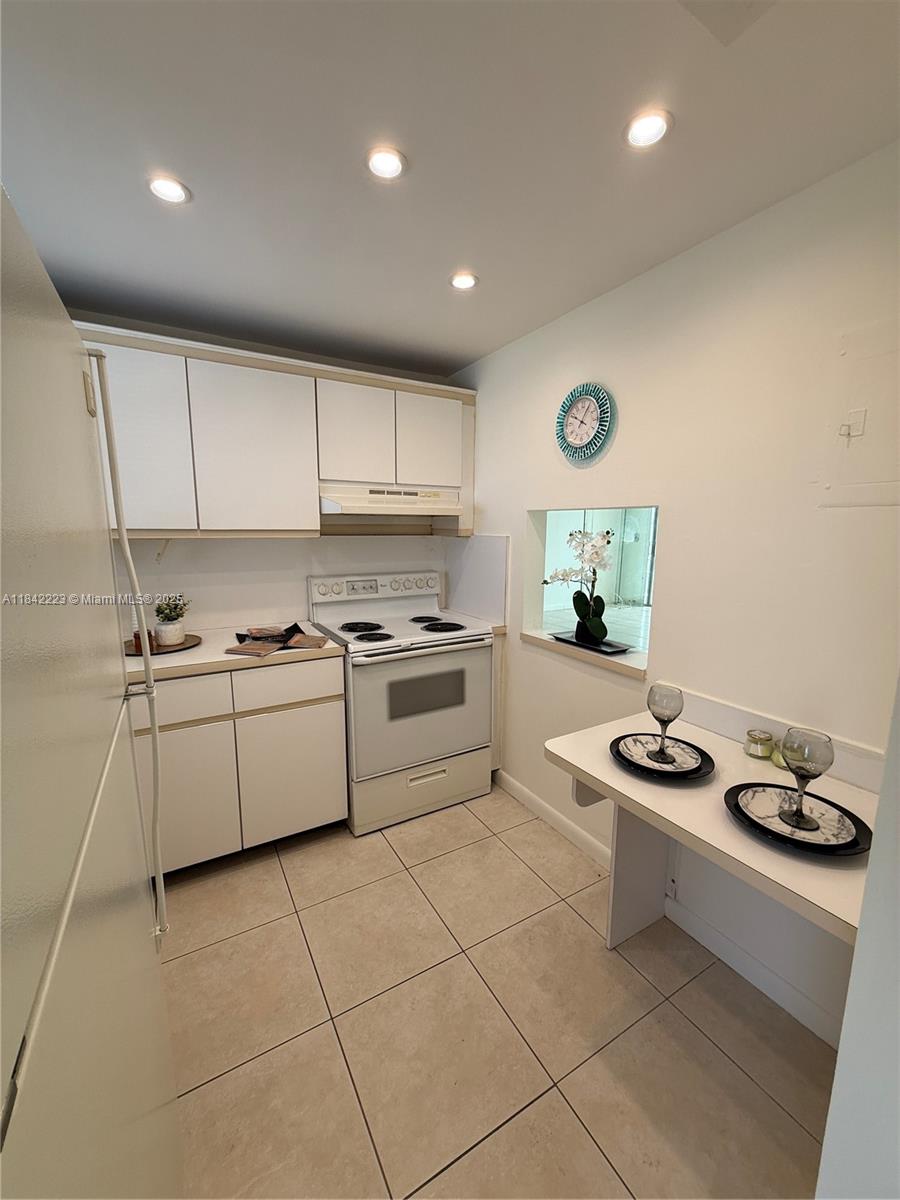 Residential, Sunrise, Florida image 15