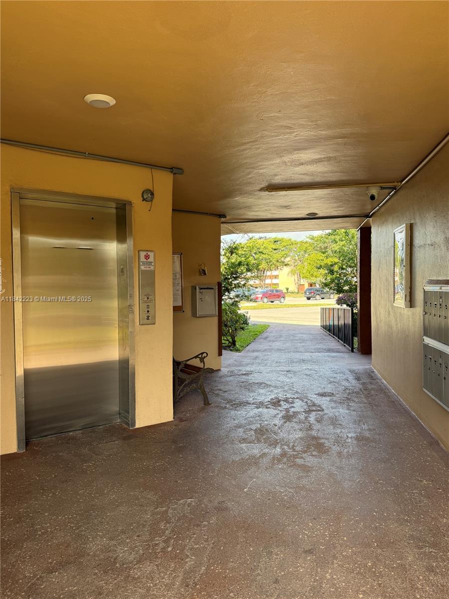 Residential, Sunrise, Florida image 16
