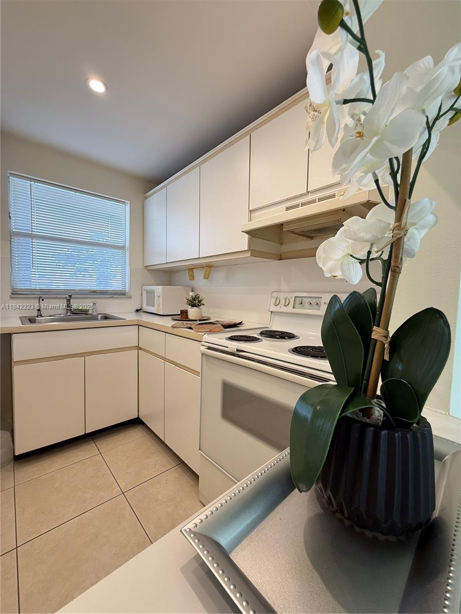 Residential, Sunrise, Florida image 4