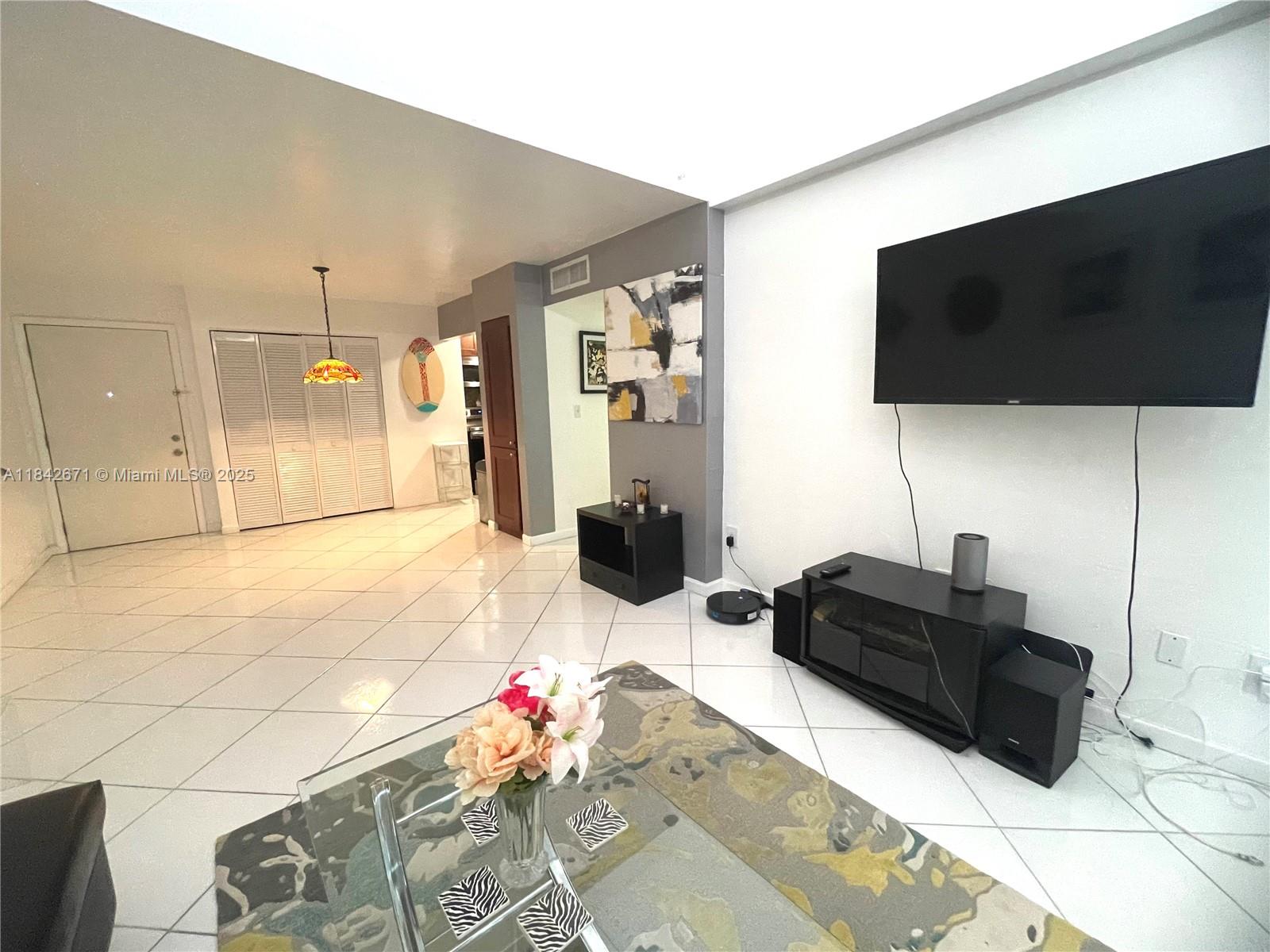 8821 W Flagler St #411, Miami, Florida image 5