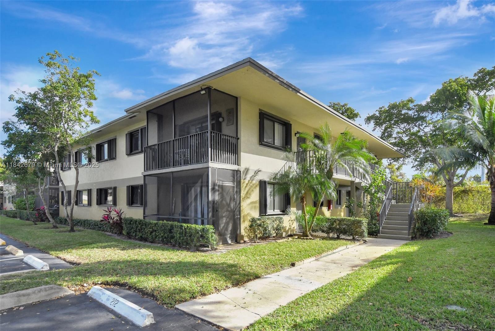 588 Trace Cir #211, Deerfield Beach, Florida image 2