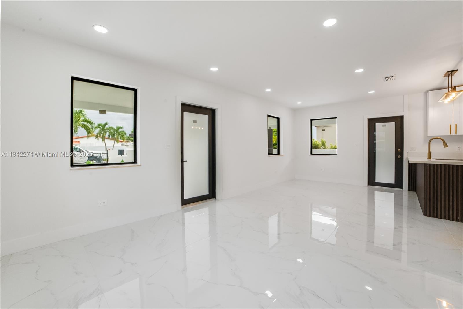 301 W 30th St, Hialeah, Florida image 10