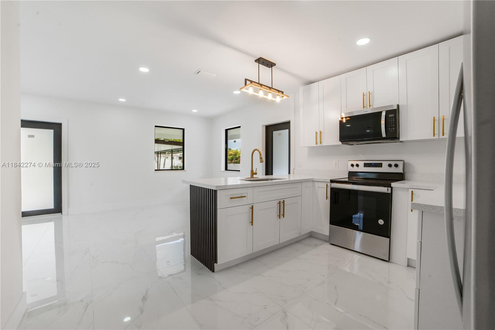 301 W 30th St, Hialeah, Florida image 12