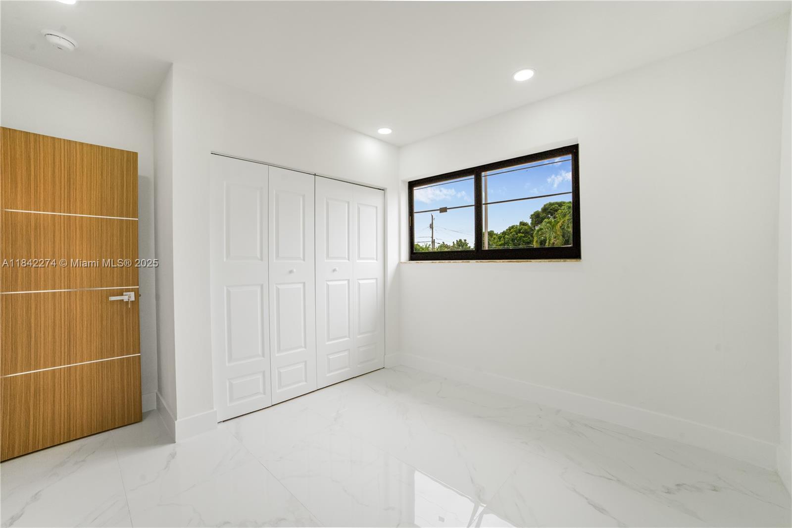 301 W 30th St, Hialeah, Florida image 18