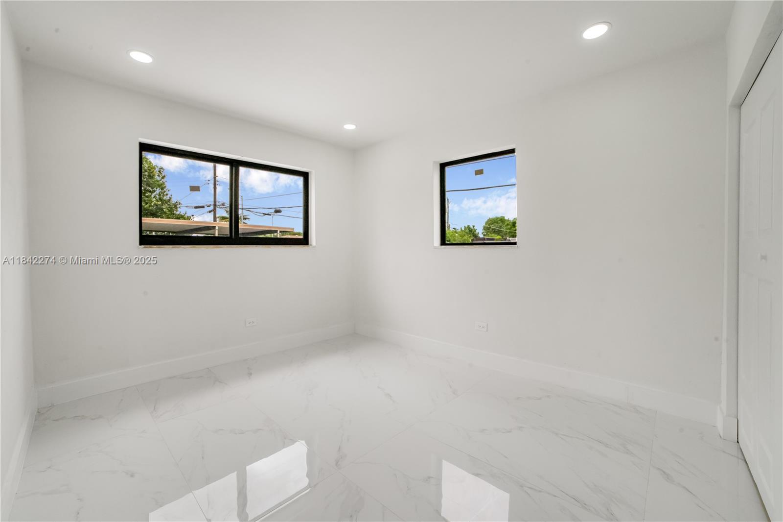 301 W 30th St, Hialeah, Florida image 24