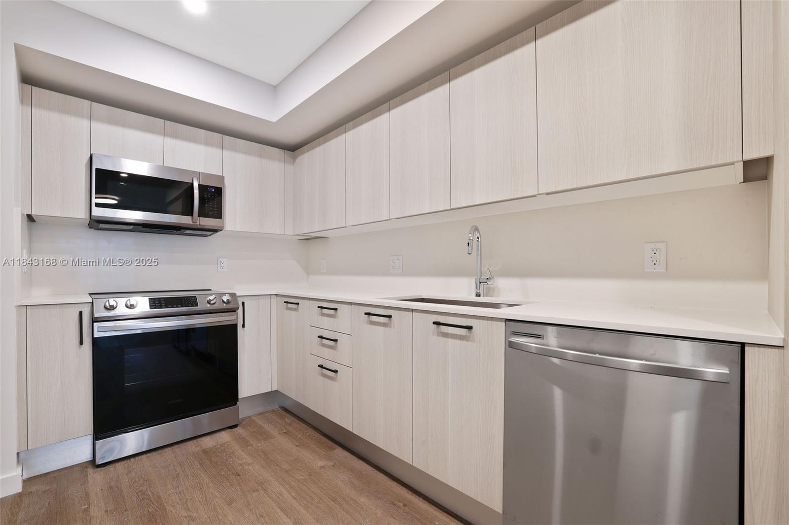 Property photo # 9