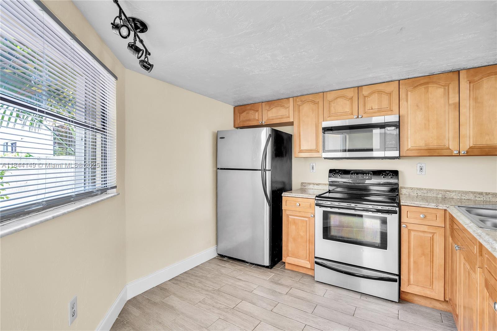 Property photo # 9