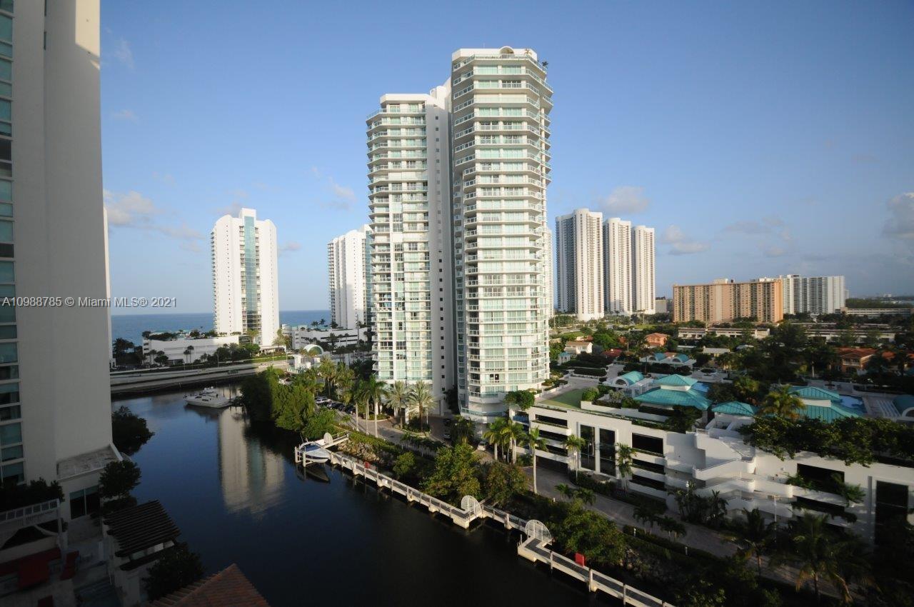 Apartamento à Venda em Sunny Isles Beach, FL
