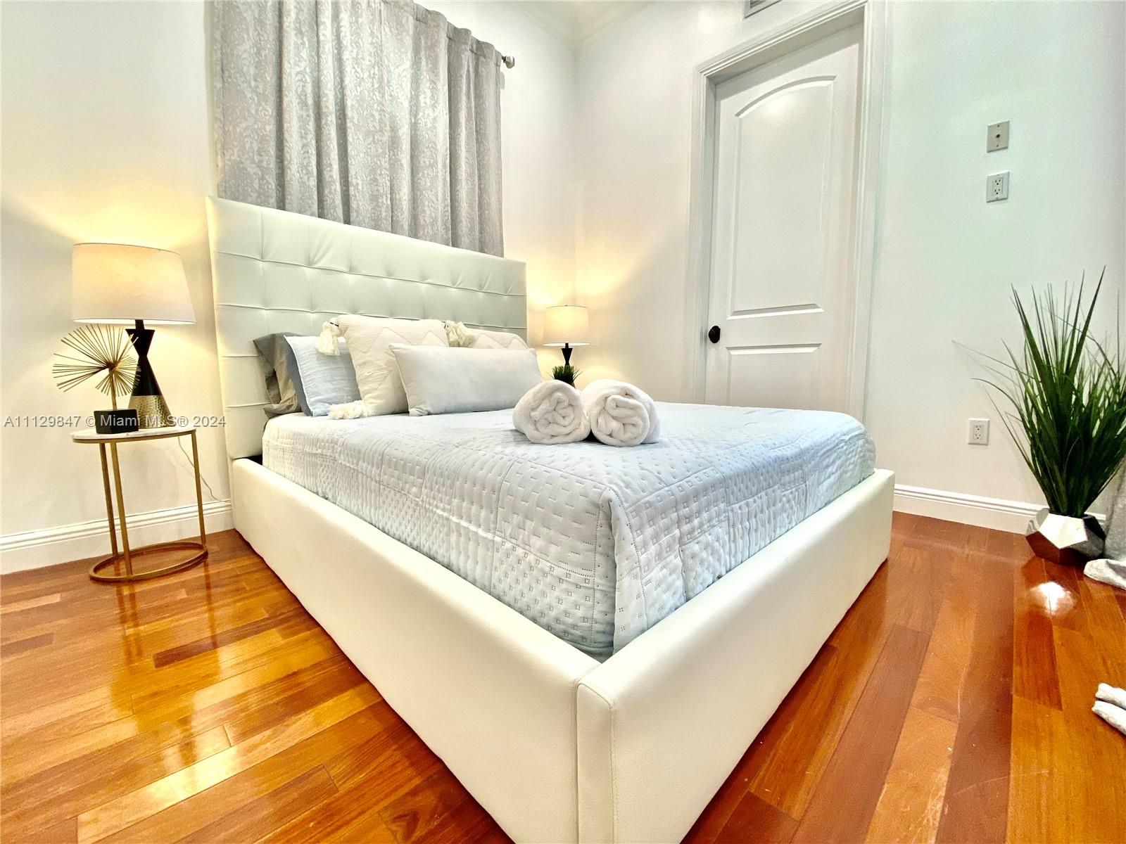 Hollywood, Florida 33019, 5 Bedrooms Bedrooms, ,3 BathroomsBathrooms,Residentiallease,For Rent,A11129847