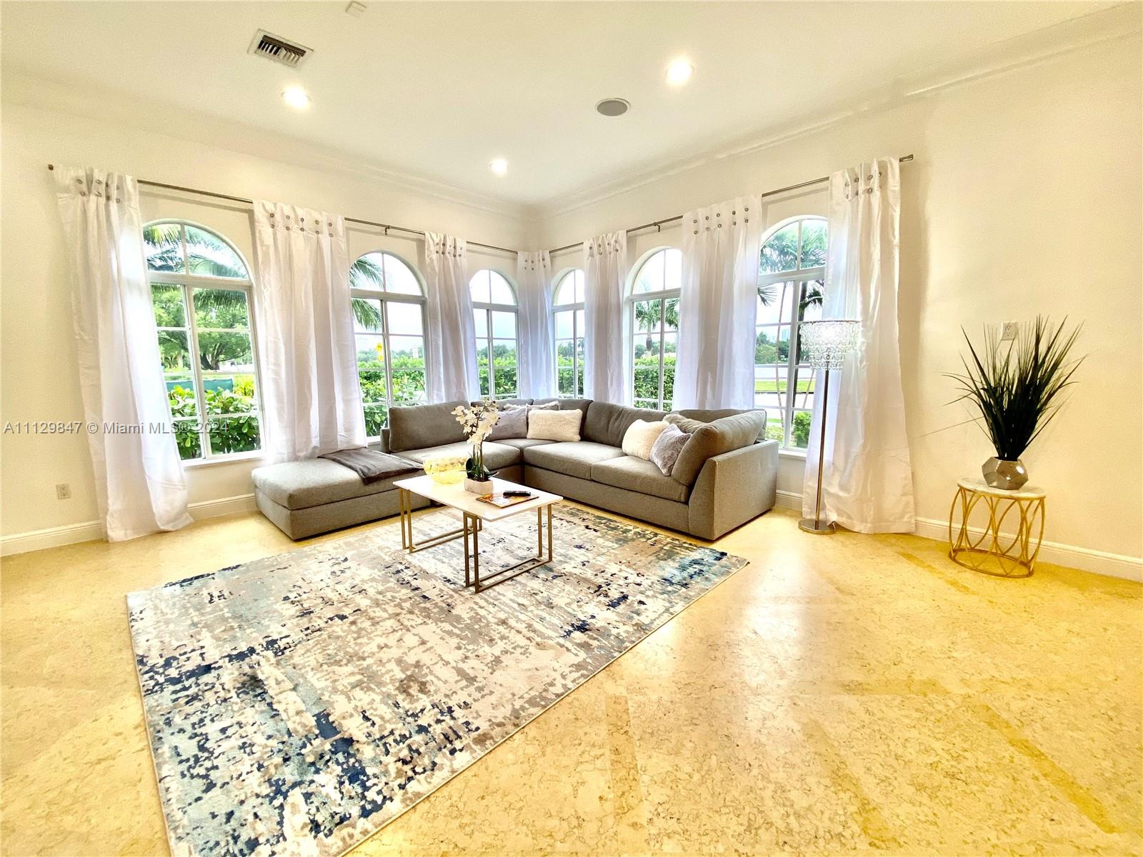 Hollywood, Florida 33019, 5 Bedrooms Bedrooms, ,3 BathroomsBathrooms,Residentiallease,For Rent,A11129847