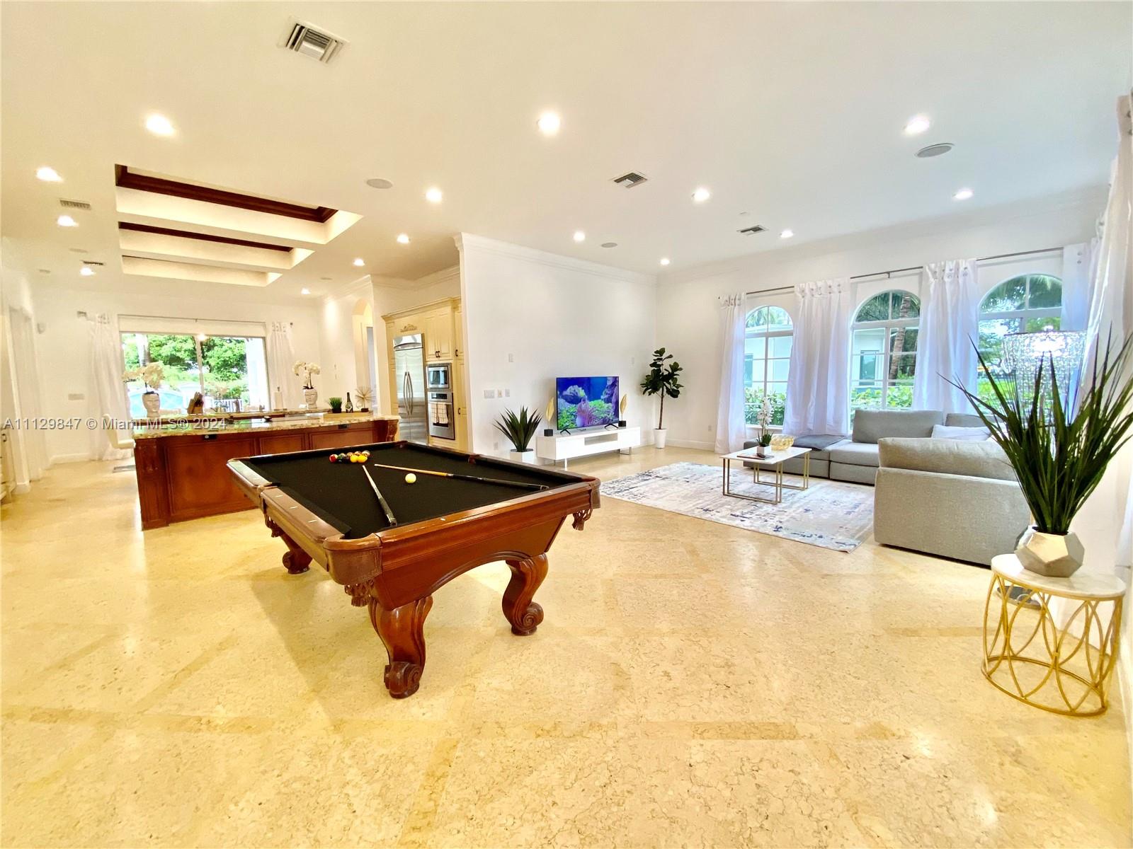 Hollywood, Florida 33019, 5 Bedrooms Bedrooms, ,3 BathroomsBathrooms,Residentiallease,For Rent,A11129847