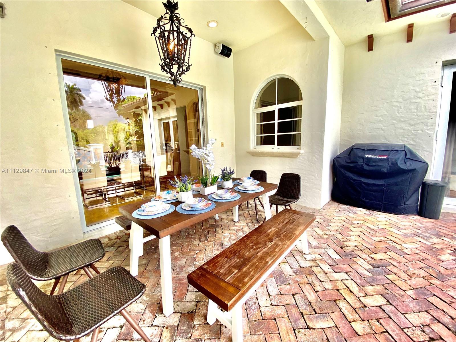 Hollywood, Florida 33019, 5 Bedrooms Bedrooms, ,3 BathroomsBathrooms,Residentiallease,For Rent,A11129847