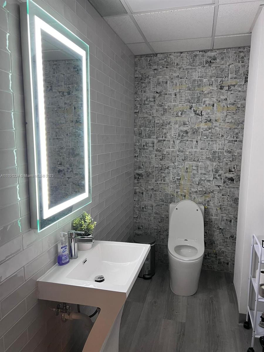 Miami, Florida 33172, ,Commerciallease,For Rent,A11151234