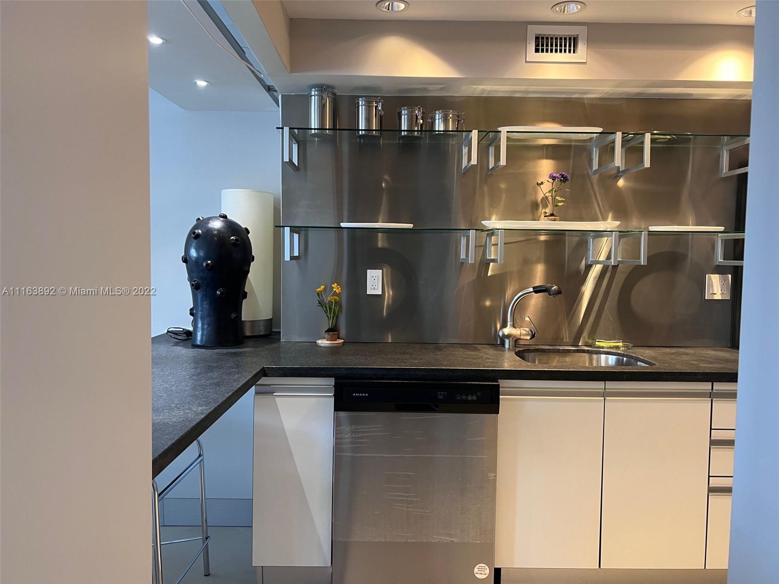100 Lincoln Rd 1047, Miami Beach, Florida 33139, 2 Bedrooms Bedrooms, ,2 BathroomsBathrooms,Residentiallease,For Rent,100 Lincoln Rd 1047,A11163892