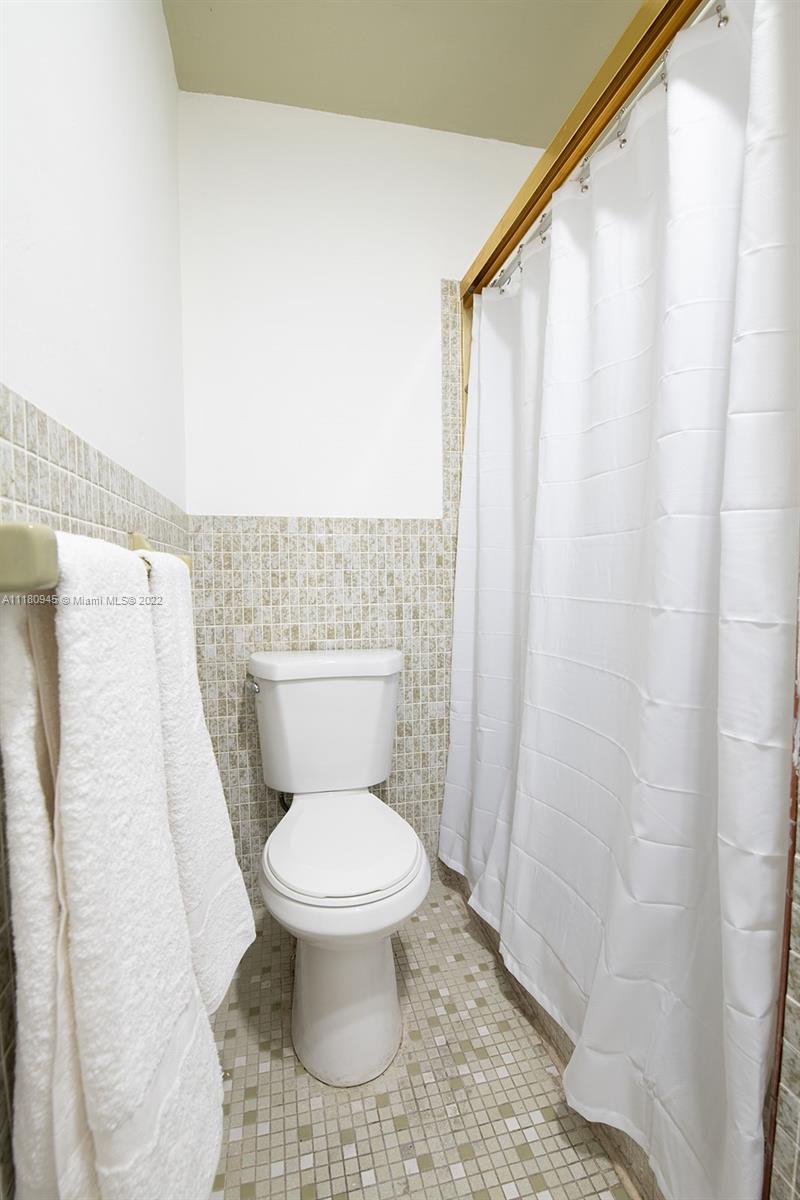 2738 29th St, Lighthouse Point, FL, 33064 United States, 6 Bedrooms Bedrooms, ,5 BathroomsBathrooms,Residential,For Sale,29th St,A11180945