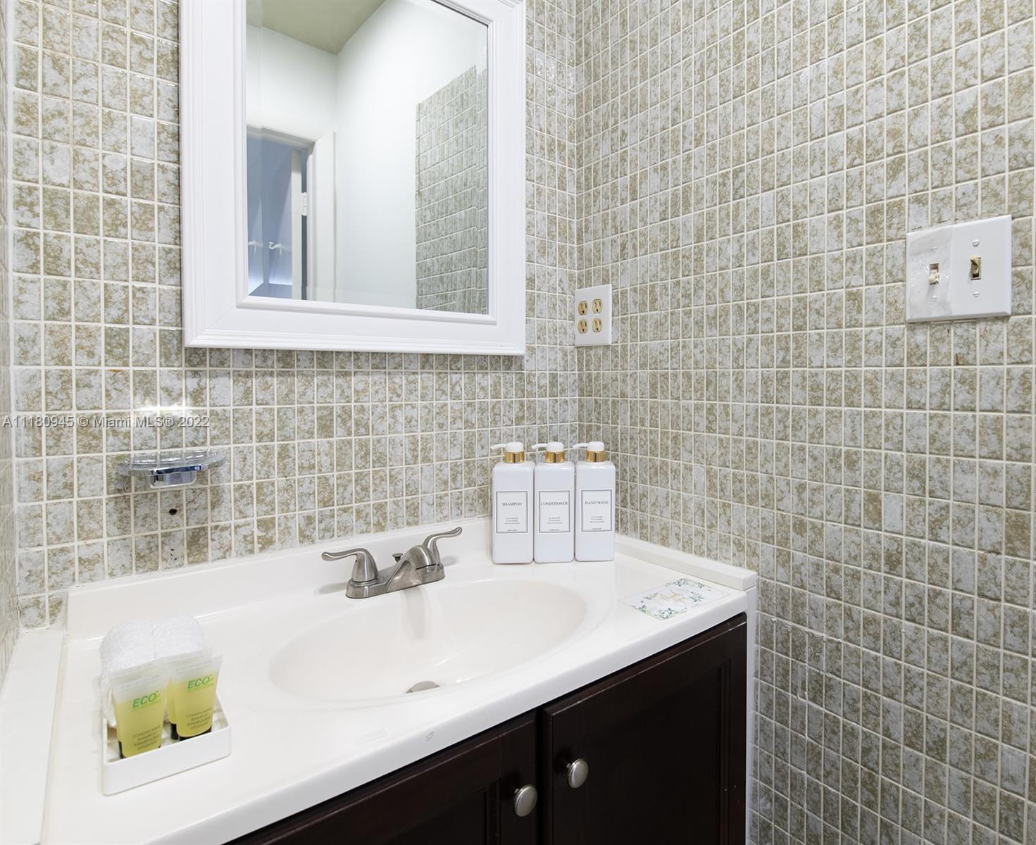 2738 29th St, Lighthouse Point, FL, 33064 United States, 6 Bedrooms Bedrooms, ,5 BathroomsBathrooms,Residential,For Sale,29th St,A11180945