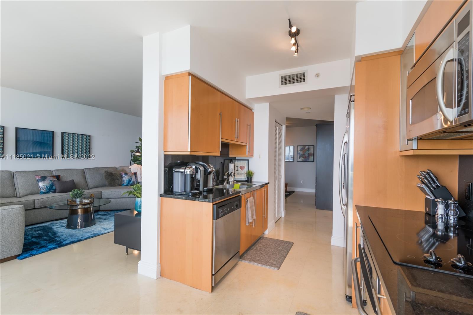 6365 Collins Ave 3506, Miami Beach, Florida 33141, 1 Bedroom Bedrooms, ,2 BathroomsBathrooms,Residentiallease,For Rent,6365 Collins Ave 3506,A11185021