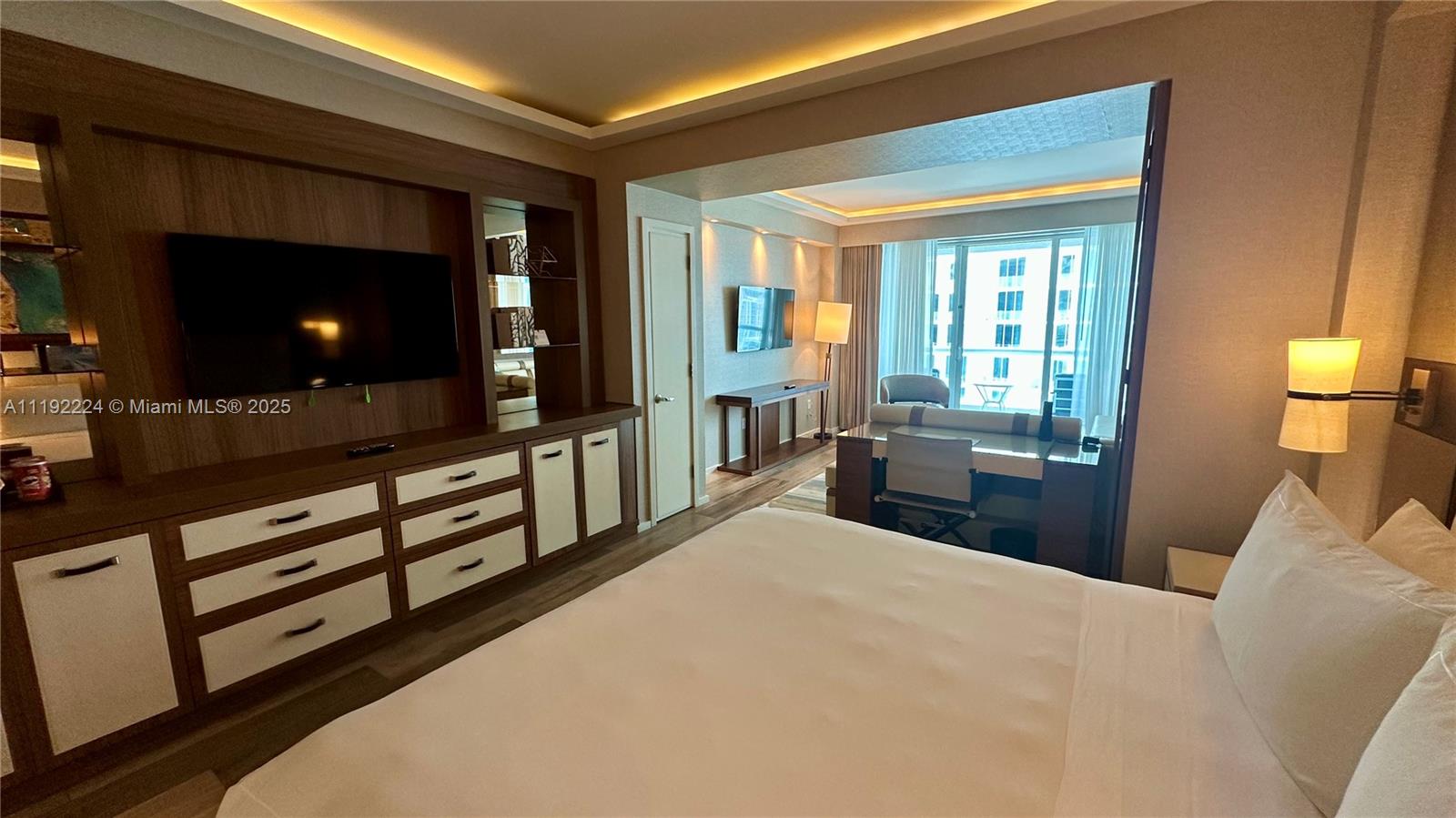 551 N Fort Lauderdale Beach Blvd H1510, Fort Lauderdale, FL 33304, ,1 BathroomBathrooms,Residential,For Sale,Fort Lauderdale Beach Blvd,A11192224