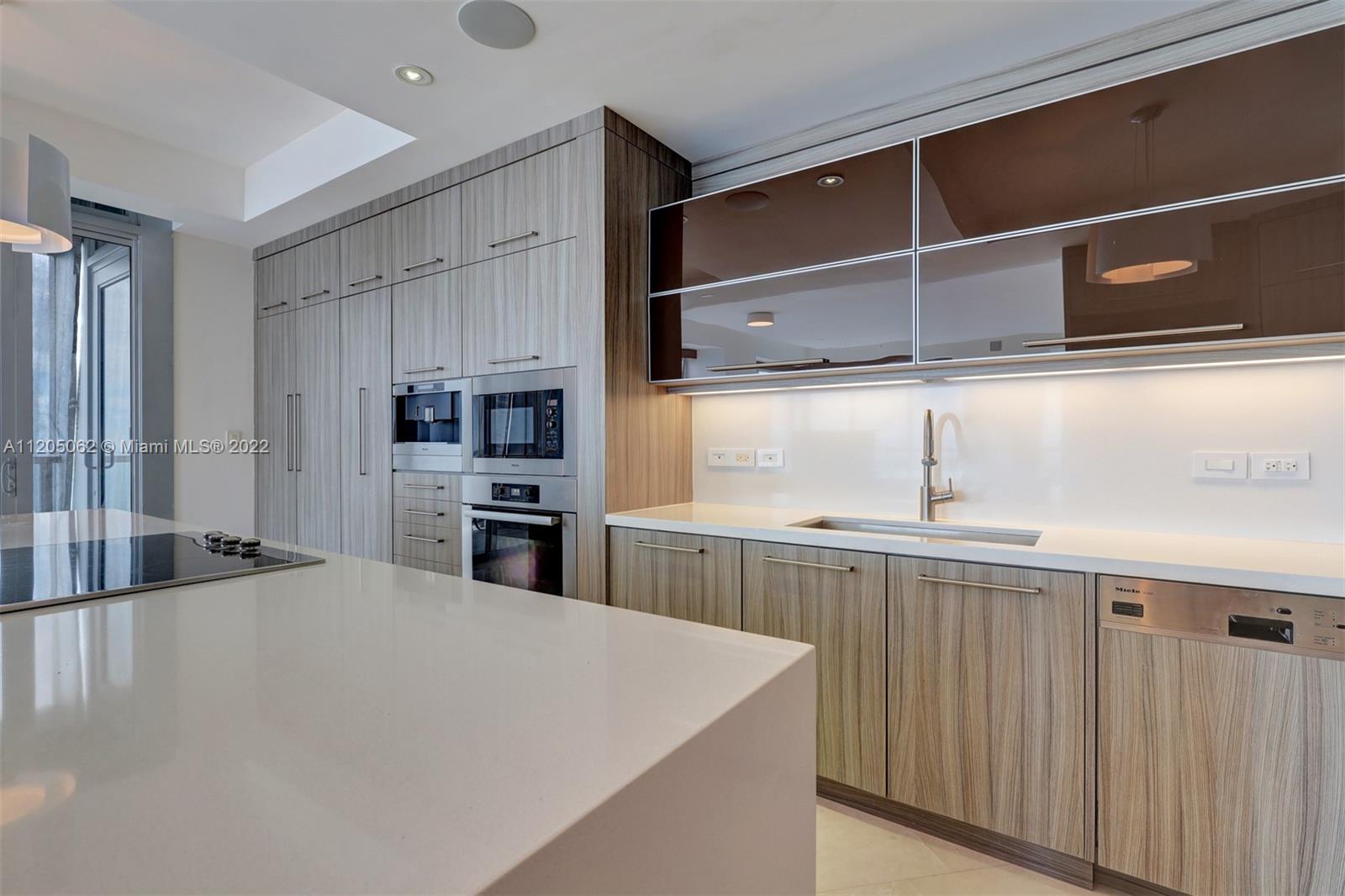 1425 Brickell Ave 63F, Miami, FL 33131, 3 Bedrooms Bedrooms, ,4 BathroomsBathrooms,Residential,For Sale,Brickell Ave,A11205062