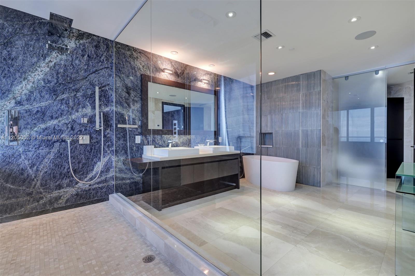 1425 Brickell Ave 63F, Miami, FL 33131, 3 Bedrooms Bedrooms, ,4 BathroomsBathrooms,Residential,For Sale,Brickell Ave,A11205062