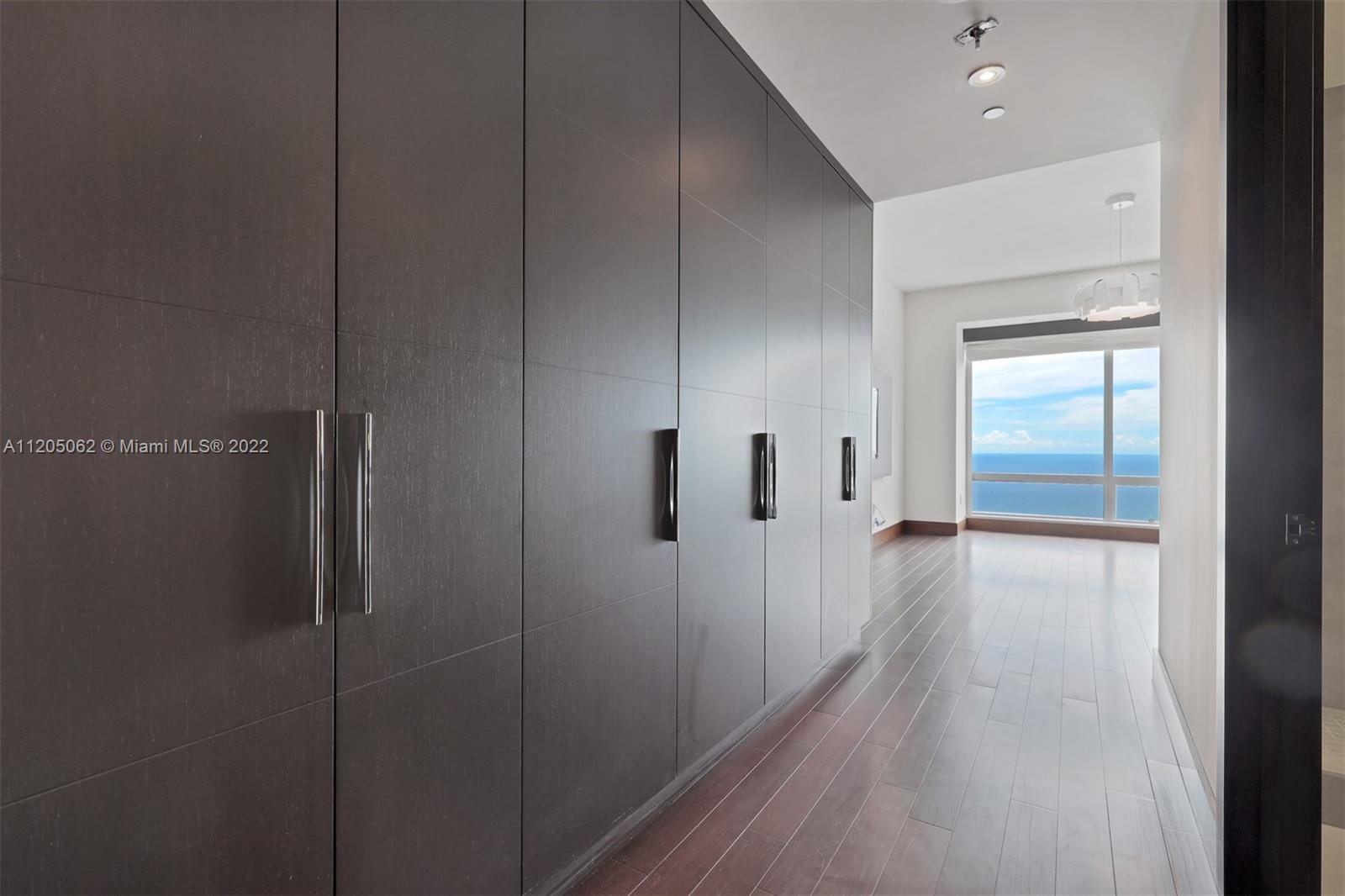 1425 Brickell Ave 63F, Miami, FL 33131, 3 Bedrooms Bedrooms, ,4 BathroomsBathrooms,Residential,For Sale,Brickell Ave,A11205062