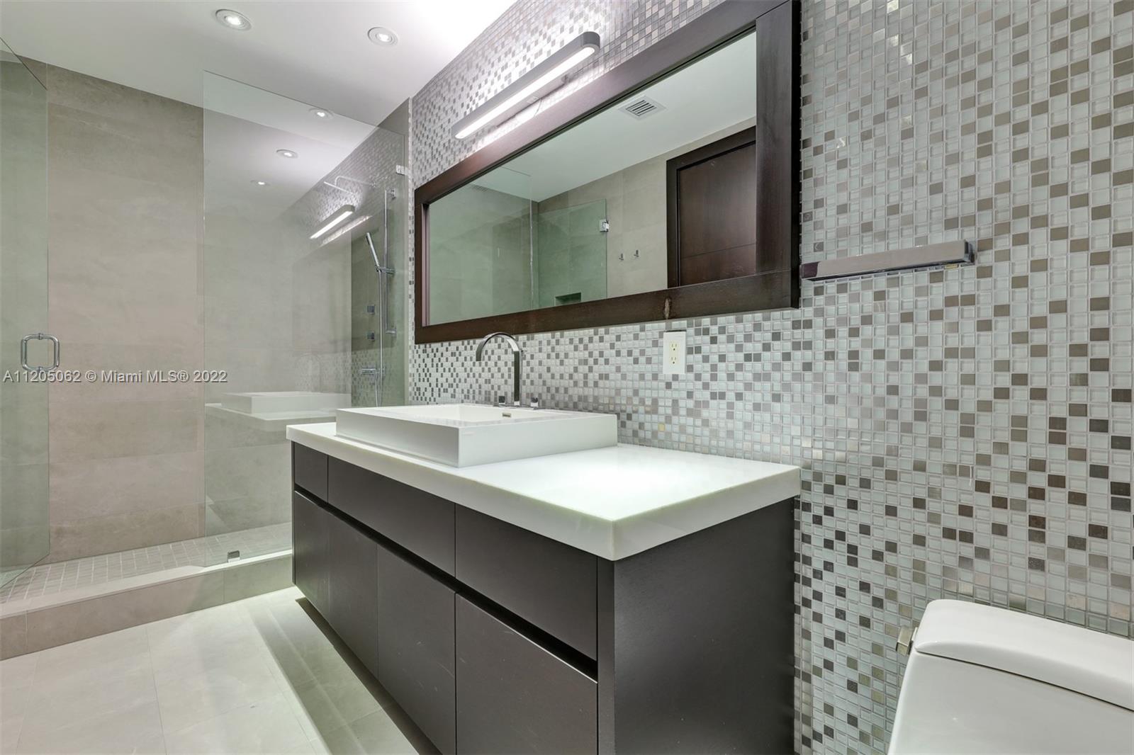 1425 Brickell Ave 63F, Miami, FL 33131, 3 Bedrooms Bedrooms, ,4 BathroomsBathrooms,Residential,For Sale,Brickell Ave,A11205062