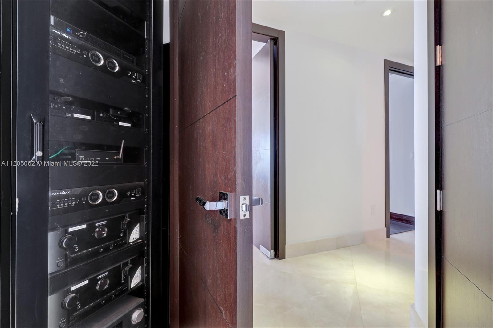 1425 Brickell Ave 63F, Miami, FL 33131, 3 Bedrooms Bedrooms, ,4 BathroomsBathrooms,Residential,For Sale,Brickell Ave,A11205062