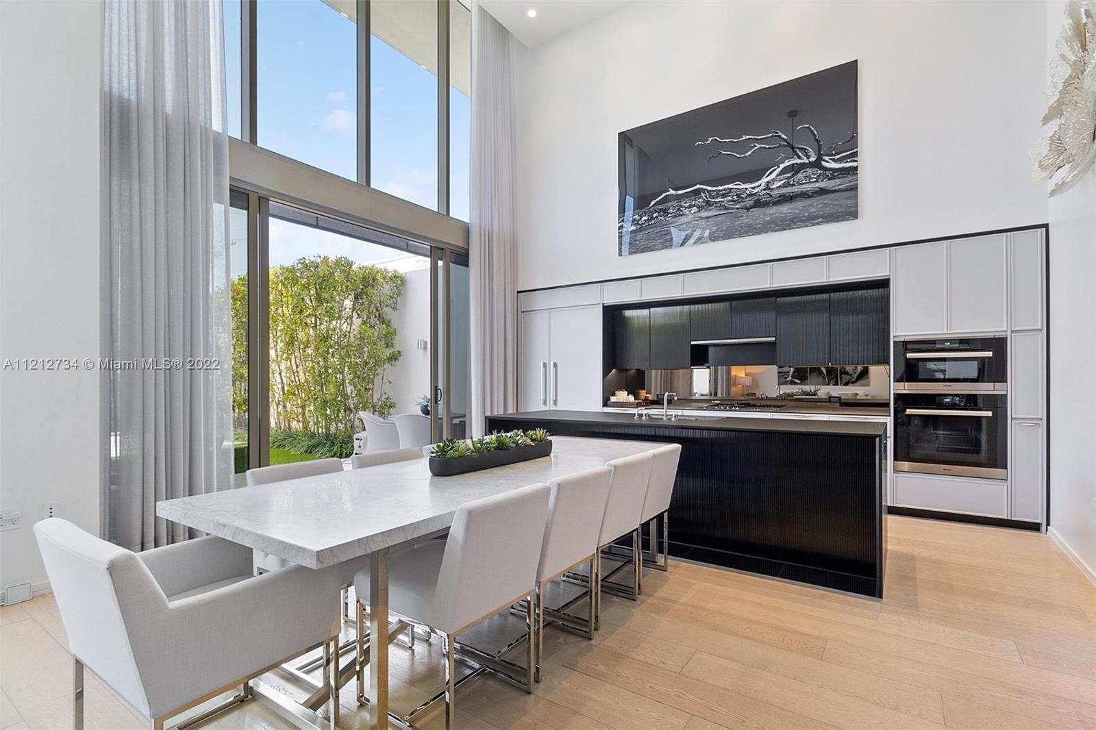 300 Collins Ave, Miami Beach, FL, 33139 United States, 3 Bedrooms Bedrooms, ,3 BathroomsBathrooms,Residential,For Sale,Collins Ave,A11212734