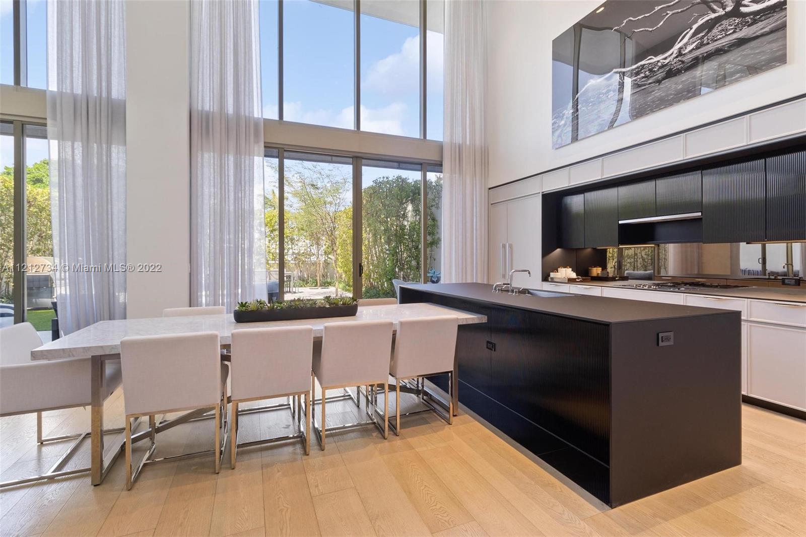 300 Collins Ave, Miami Beach, FL, 33139 United States, 3 Bedrooms Bedrooms, ,3 BathroomsBathrooms,Residential,For Sale,Collins Ave,A11212734