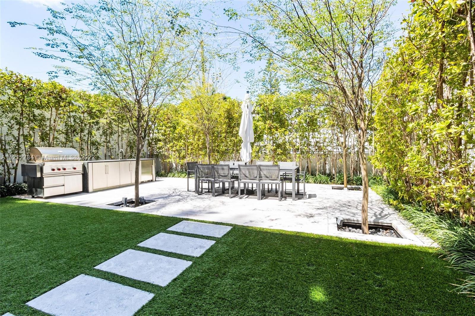 300 Collins Ave, Miami Beach, FL, 33139 United States, 3 Bedrooms Bedrooms, ,3 BathroomsBathrooms,Residential,For Sale,Collins Ave,A11212734