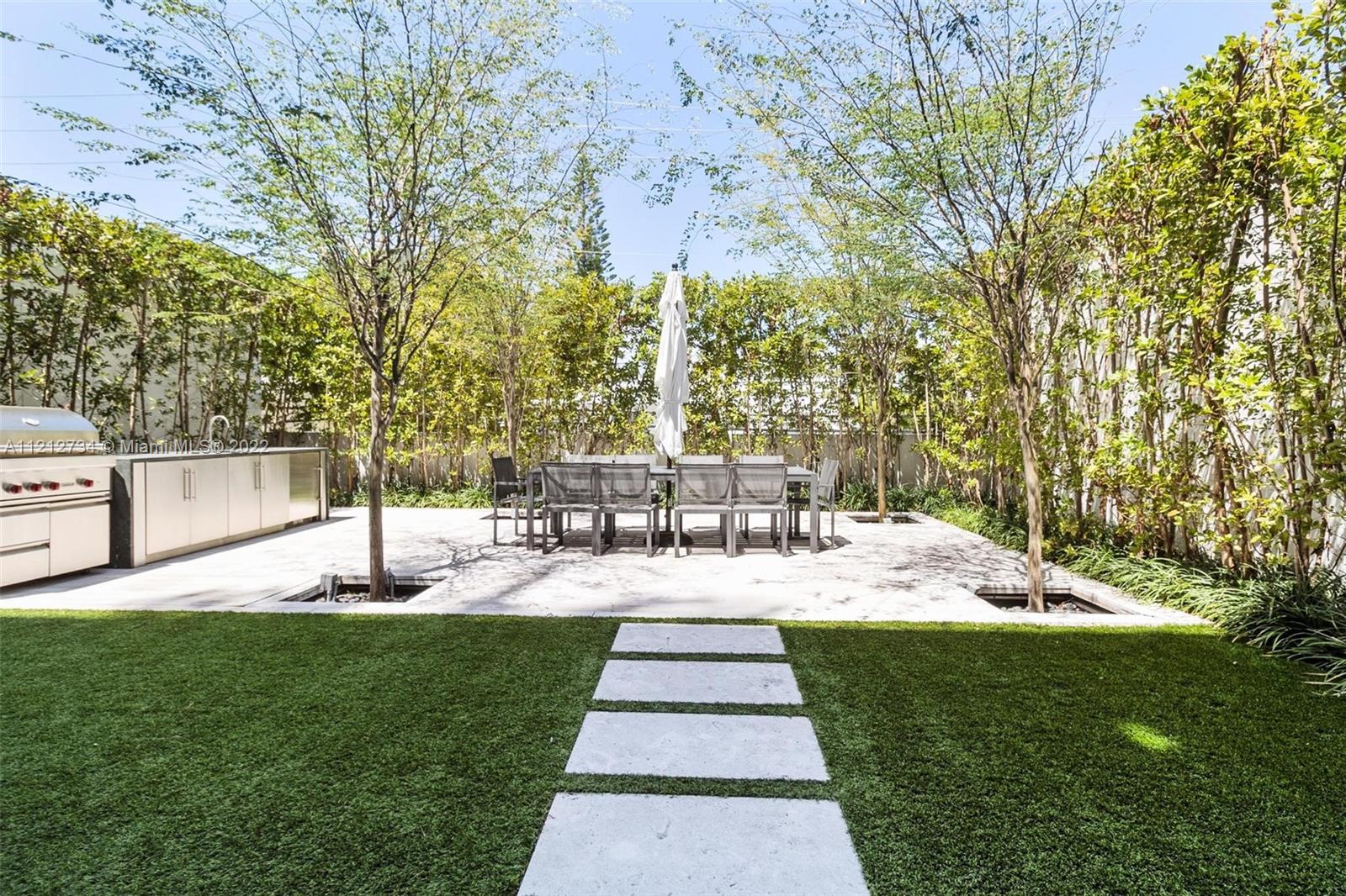 300 Collins Ave, Miami Beach, FL, 33139 United States, 3 Bedrooms Bedrooms, ,3 BathroomsBathrooms,Residential,For Sale,Collins Ave,A11212734