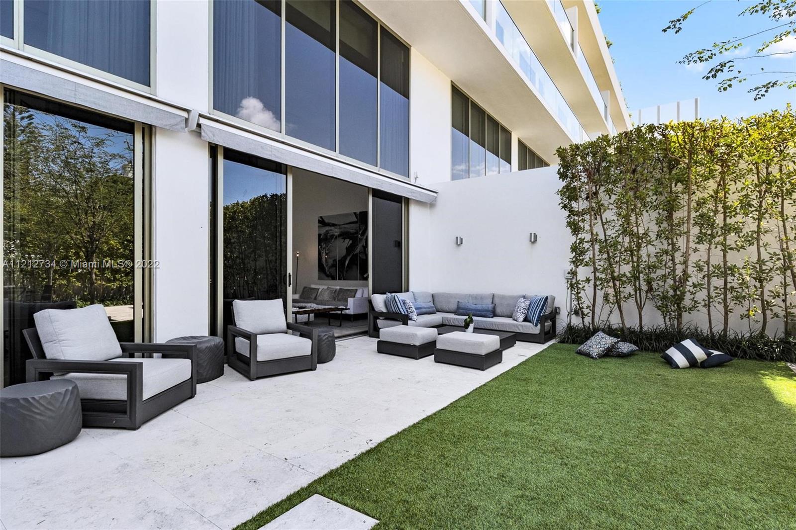 300 Collins Ave, Miami Beach, FL, 33139 United States, 3 Bedrooms Bedrooms, ,3 BathroomsBathrooms,Residential,For Sale,Collins Ave,A11212734