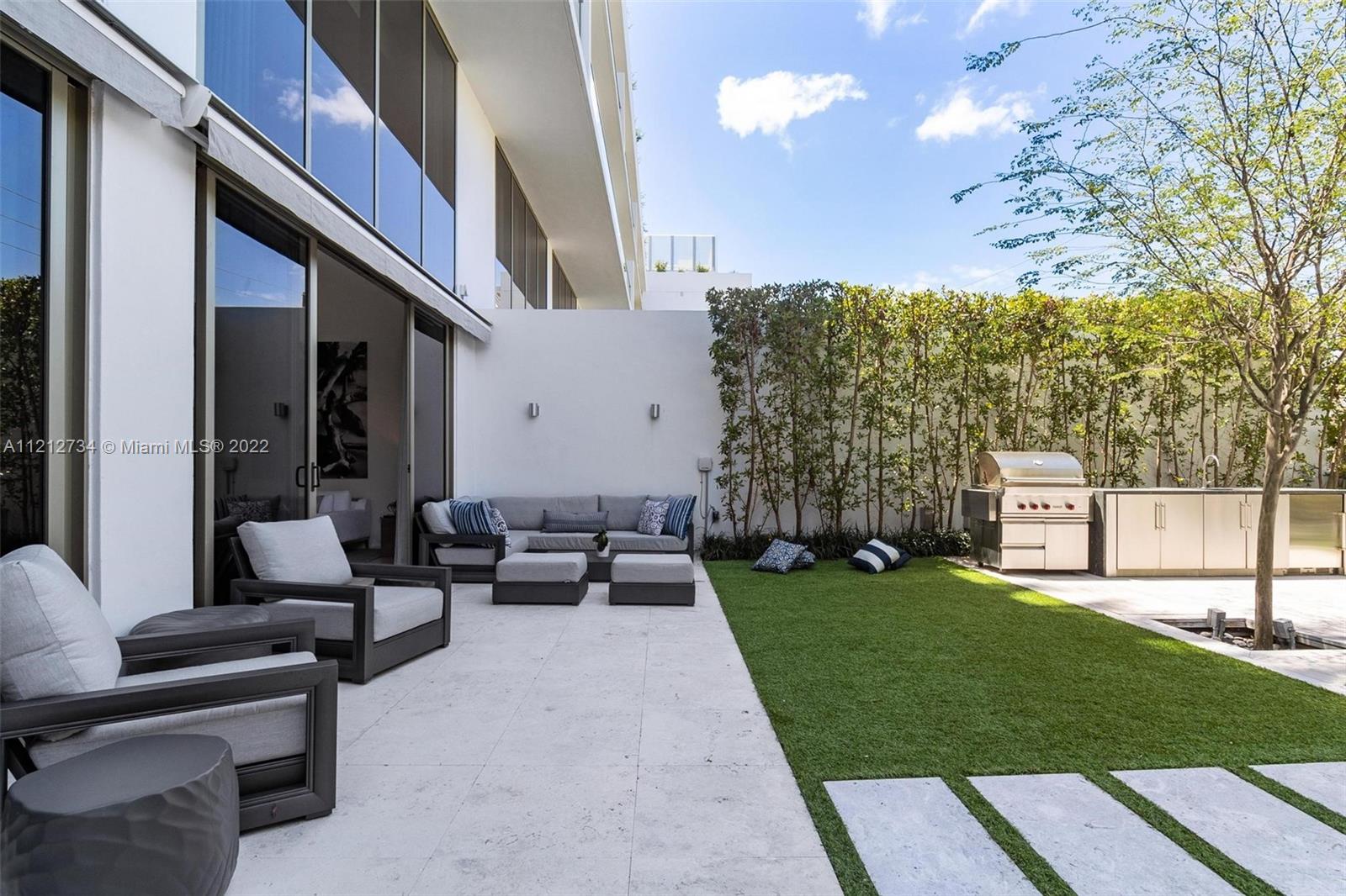 300 Collins Ave, Miami Beach, FL, 33139 United States, 3 Bedrooms Bedrooms, ,3 BathroomsBathrooms,Residential,For Sale,Collins Ave,A11212734