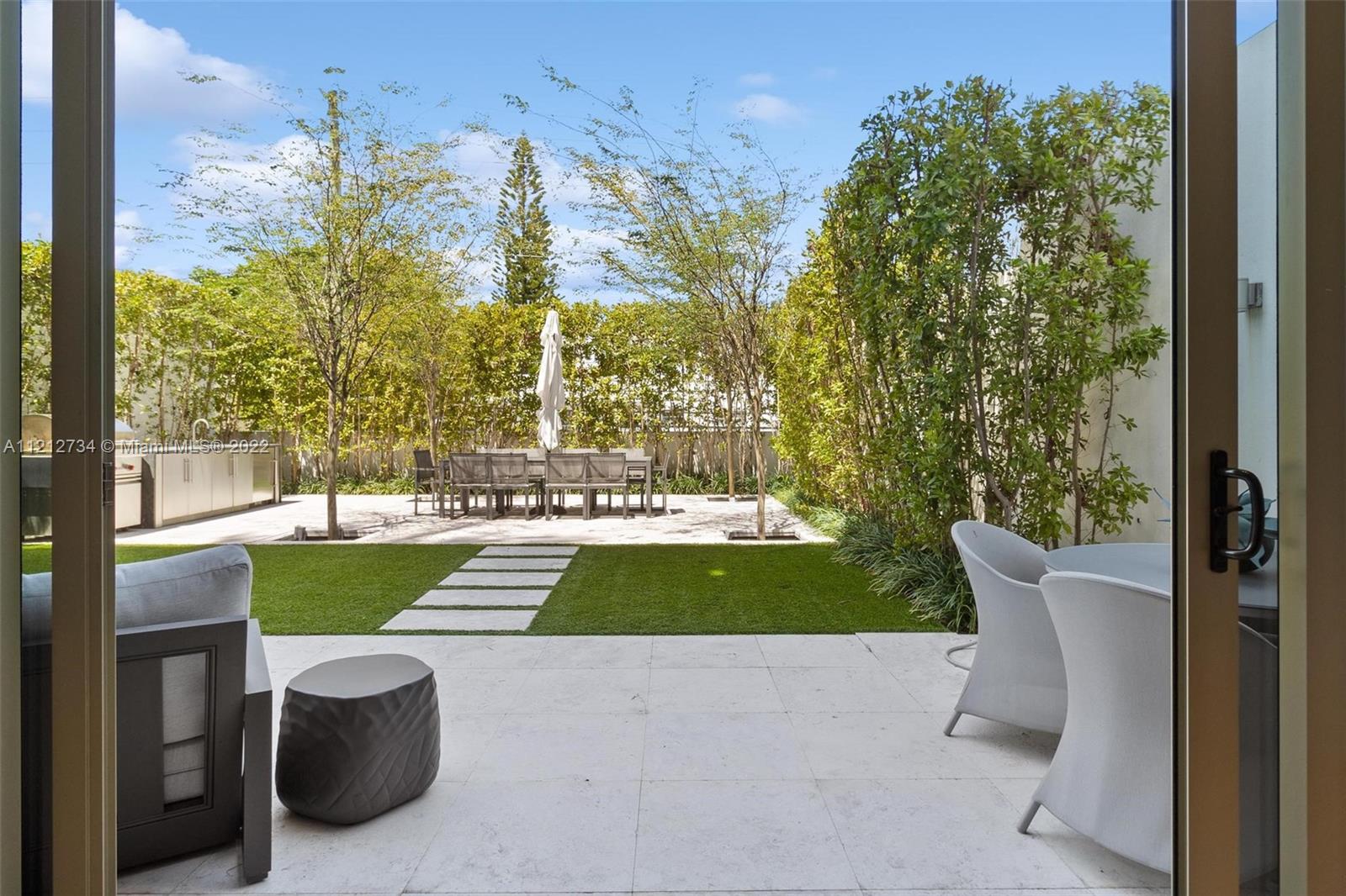 300 Collins Ave, Miami Beach, FL, 33139 United States, 3 Bedrooms Bedrooms, ,3 BathroomsBathrooms,Residential,For Sale,Collins Ave,A11212734