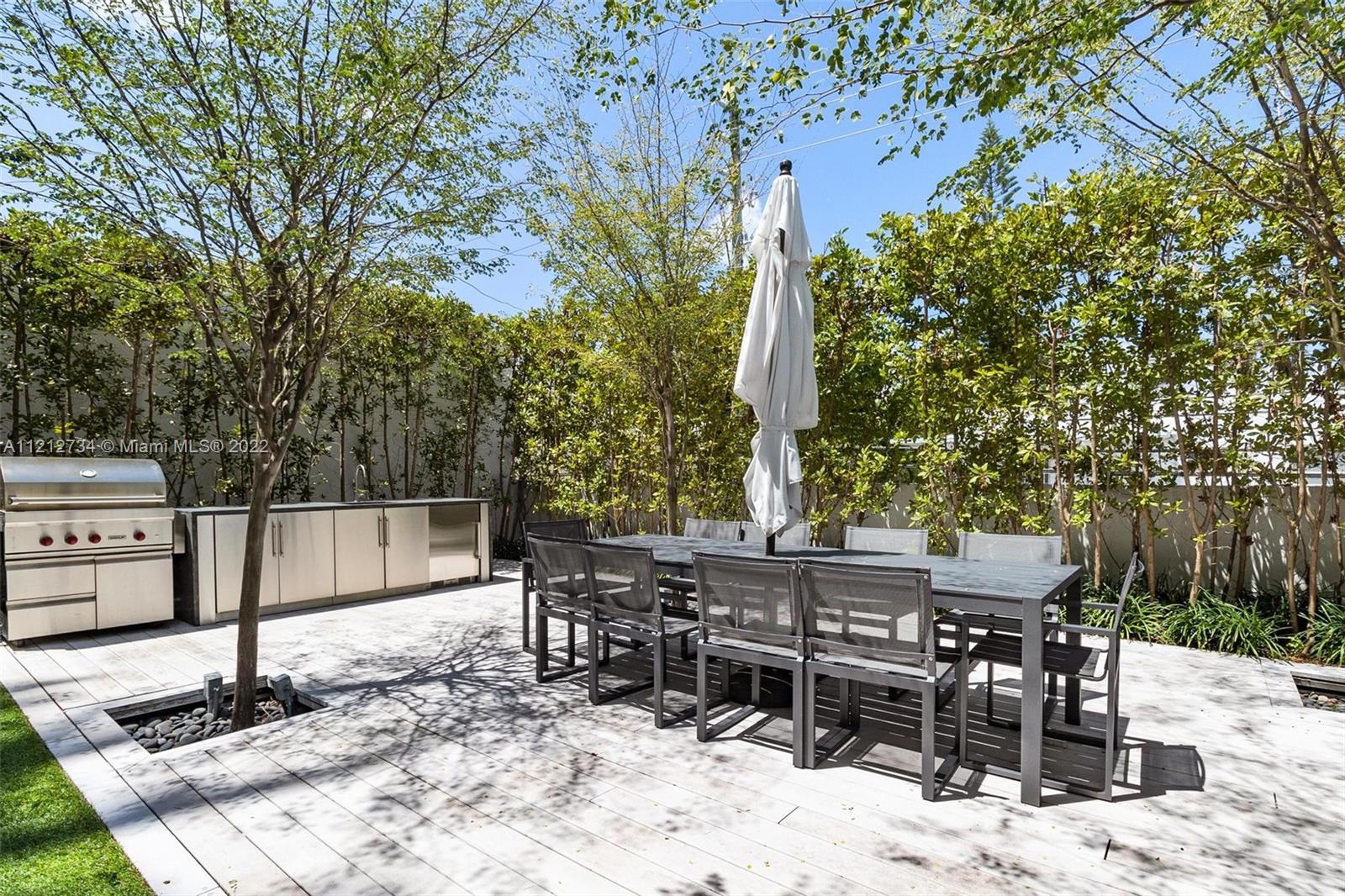 300 Collins Ave, Miami Beach, FL, 33139 United States, 3 Bedrooms Bedrooms, ,3 BathroomsBathrooms,Residential,For Sale,Collins Ave,A11212734