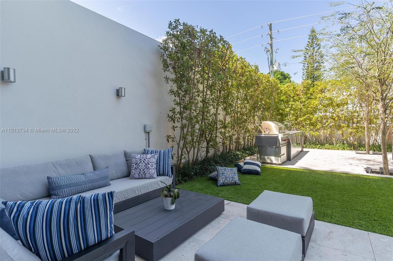 300 Collins Ave, Miami Beach, FL, 33139 United States, 3 Bedrooms Bedrooms, ,3 BathroomsBathrooms,Residential,For Sale,Collins Ave,A11212734