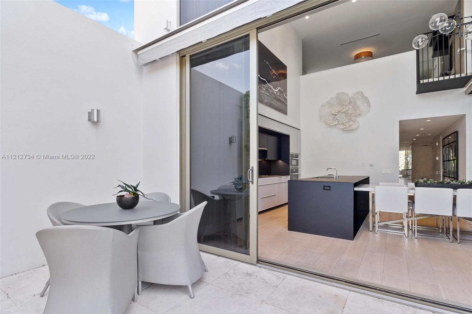 300 Collins Ave, Miami Beach, FL, 33139 United States, 3 Bedrooms Bedrooms, ,3 BathroomsBathrooms,Residential,For Sale,Collins Ave,A11212734