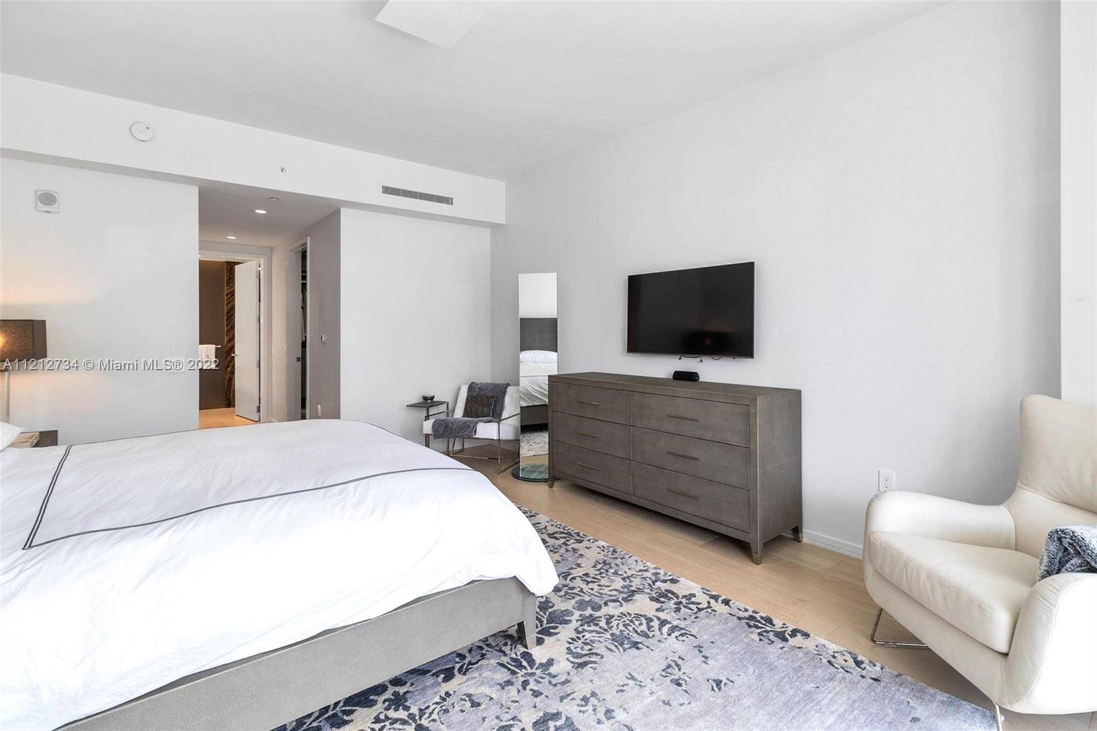 300 Collins Ave, Miami Beach, FL, 33139 United States, 3 Bedrooms Bedrooms, ,3 BathroomsBathrooms,Residential,For Sale,Collins Ave,A11212734