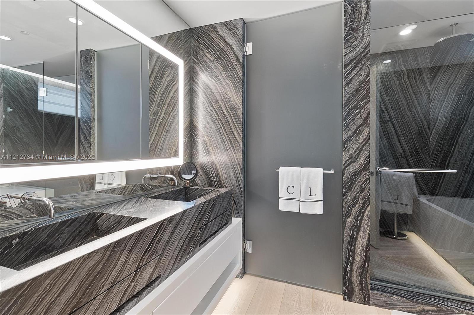 300 Collins Ave, Miami Beach, FL, 33139 United States, 3 Bedrooms Bedrooms, ,3 BathroomsBathrooms,Residential,For Sale,Collins Ave,A11212734