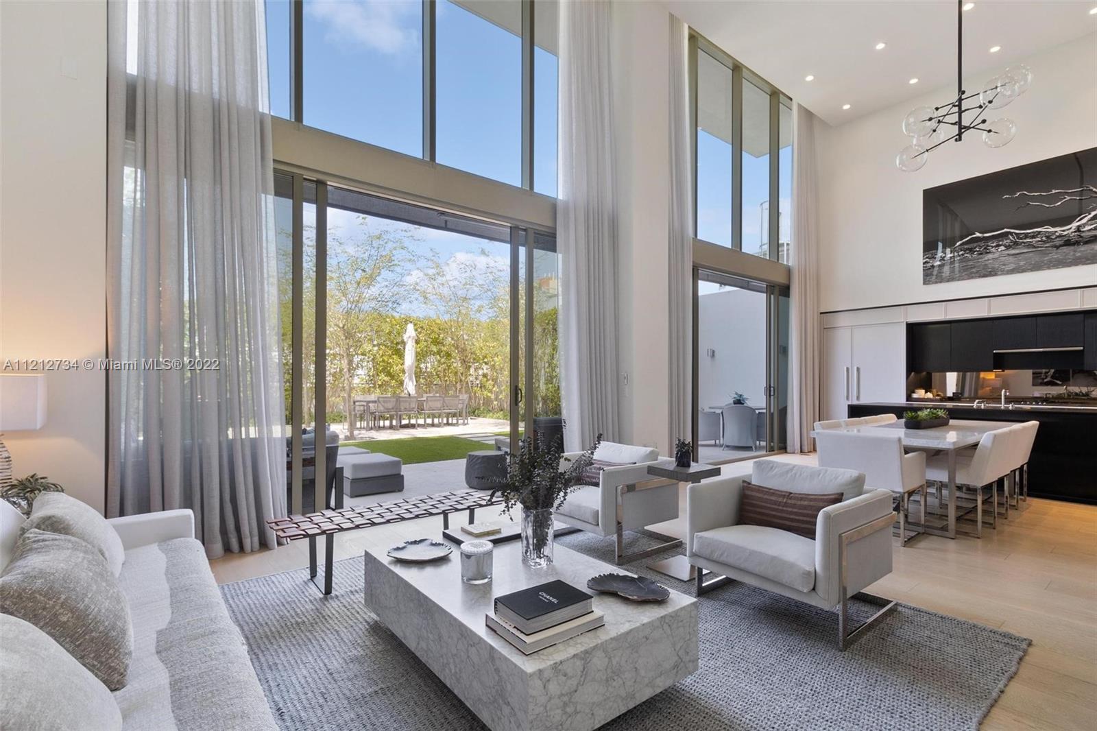 300 Collins Ave, Miami Beach, FL, 33139 United States, 3 Bedrooms Bedrooms, ,3 BathroomsBathrooms,Residential,For Sale,Collins Ave,A11212734