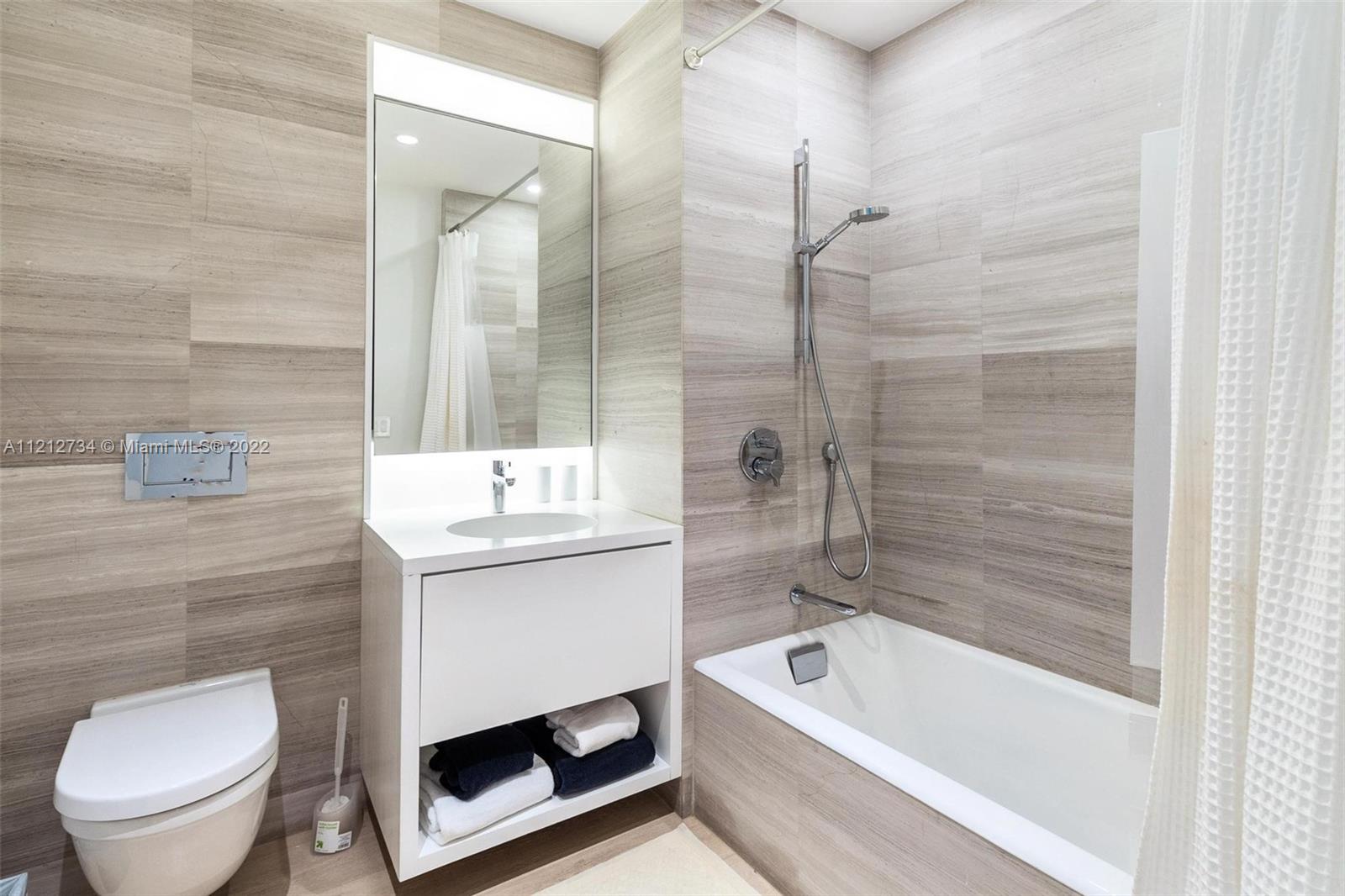 300 Collins Ave, Miami Beach, FL, 33139 United States, 3 Bedrooms Bedrooms, ,3 BathroomsBathrooms,Residential,For Sale,Collins Ave,A11212734