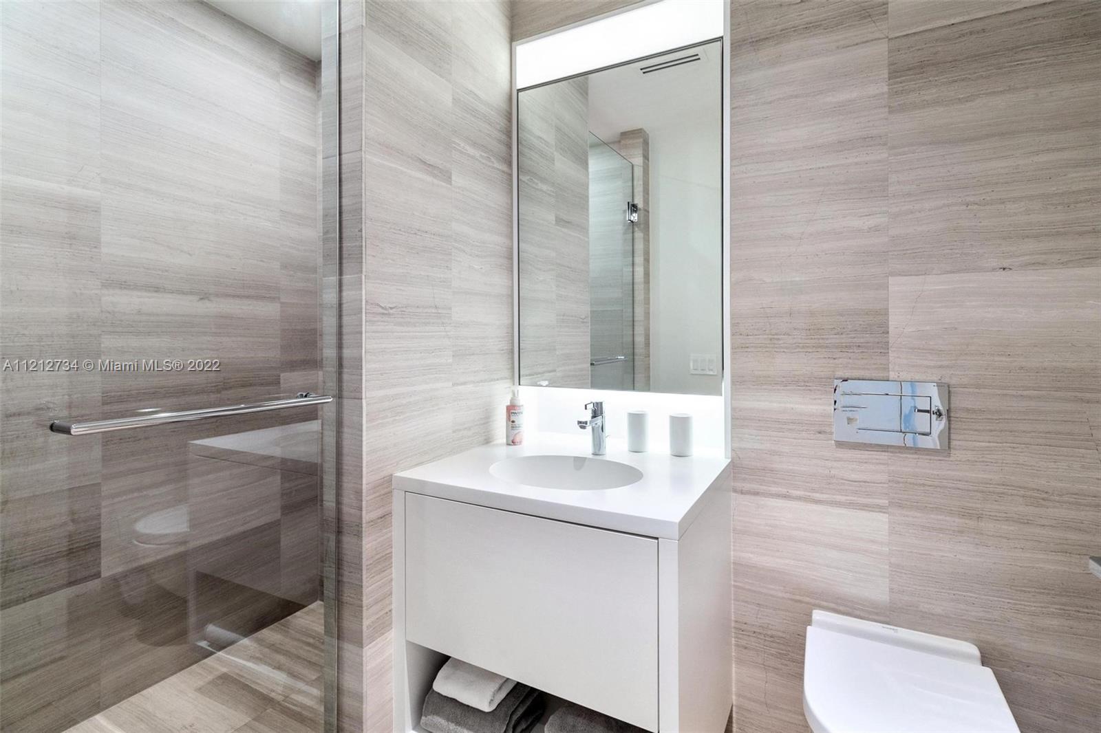 300 Collins Ave, Miami Beach, FL, 33139 United States, 3 Bedrooms Bedrooms, ,3 BathroomsBathrooms,Residential,For Sale,Collins Ave,A11212734