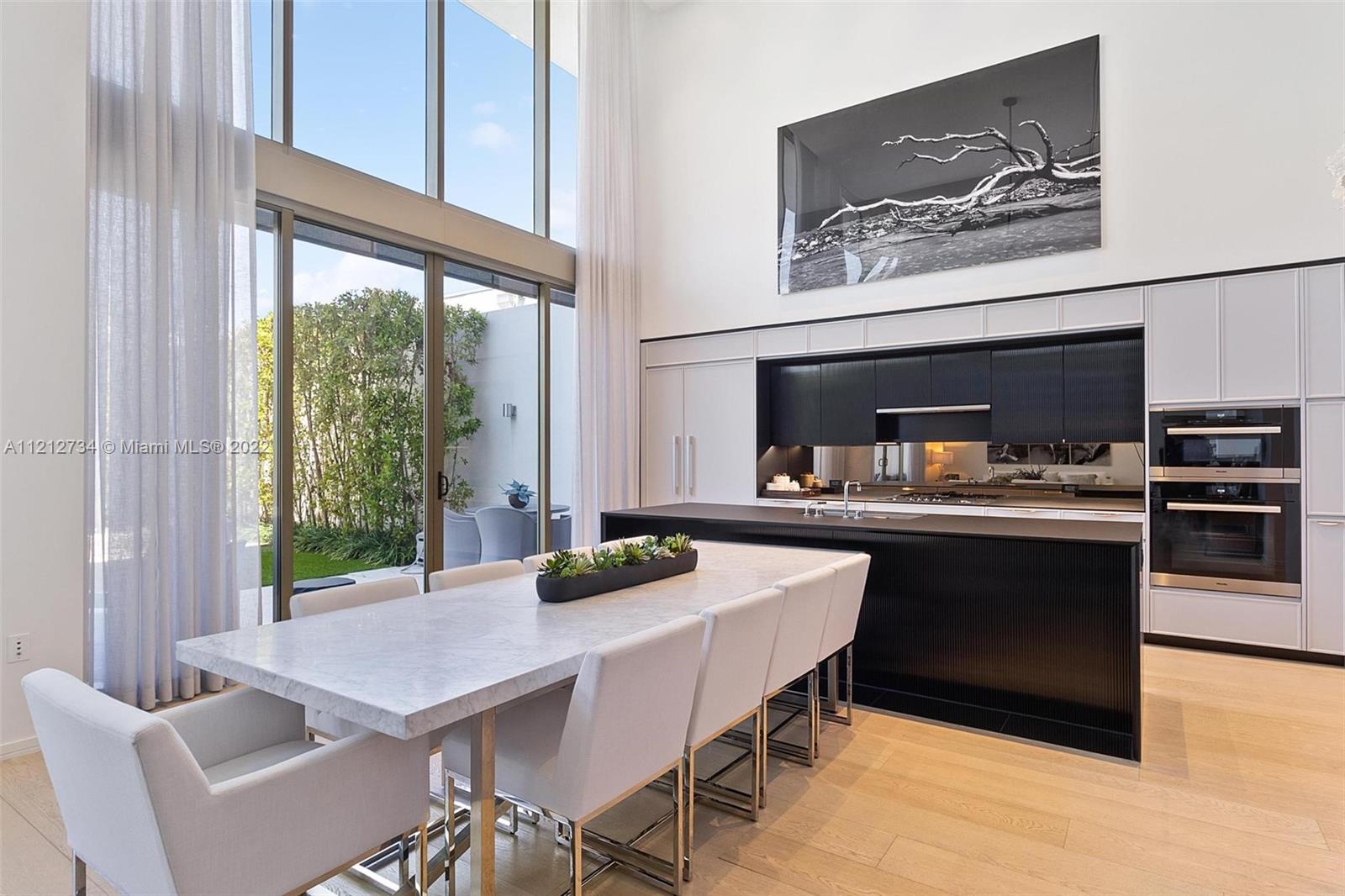 300 Collins Ave, Miami Beach, FL, 33139 United States, 3 Bedrooms Bedrooms, ,3 BathroomsBathrooms,Residential,For Sale,Collins Ave,A11212734